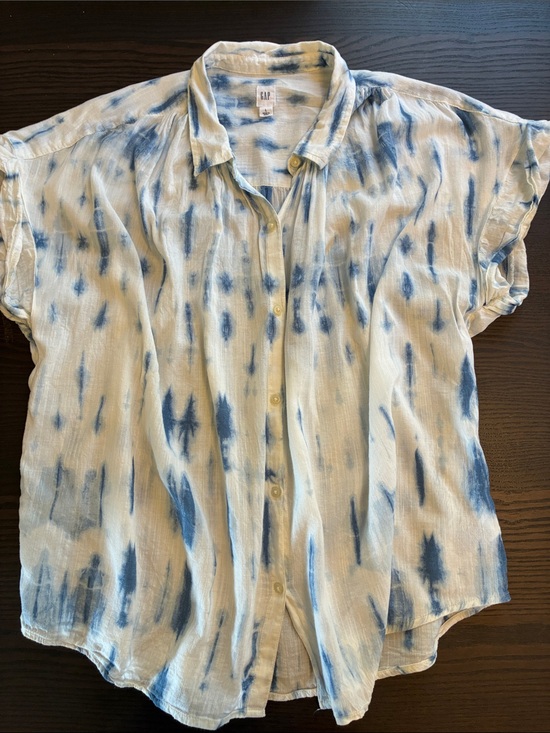 GAP Tops - GAP White and Blue Tie-Dye Short Sleeve Button-Up